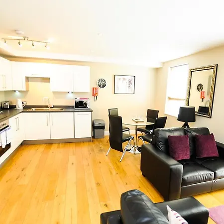 Your Cabot Mews Апартаменти Бристоль