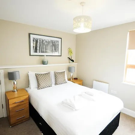 Your Cabot Mews Апартаменты Бристоль