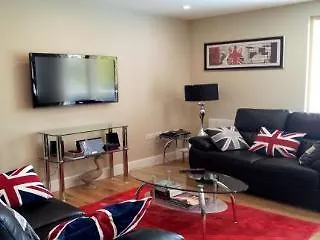 Апартаменти Your Cabot Mews Бристоль